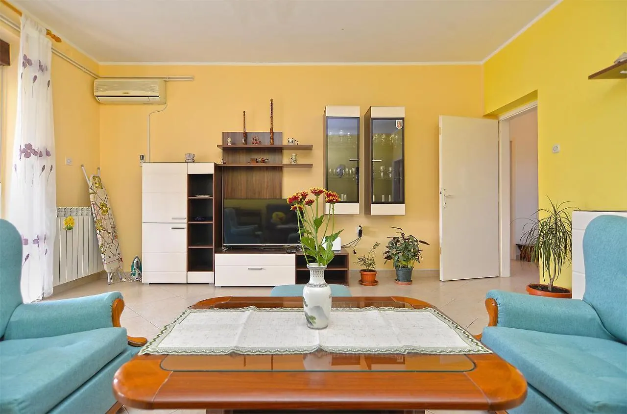Apartment Snezana 2265 Pula