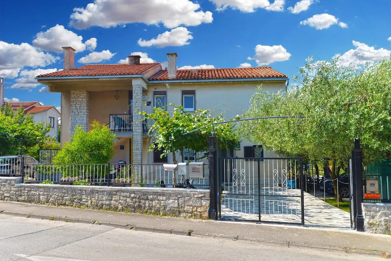 Apartment Snezana 2265 Pula