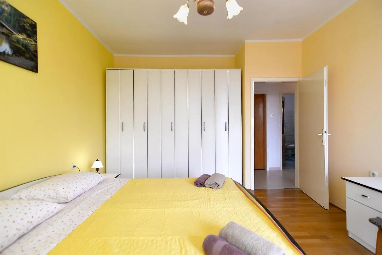Apartment Snezana 2265 Pula