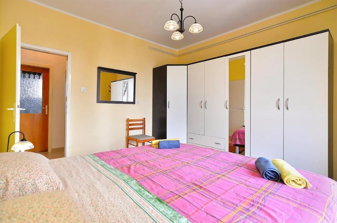 Apartment Snezana 2265 Pula