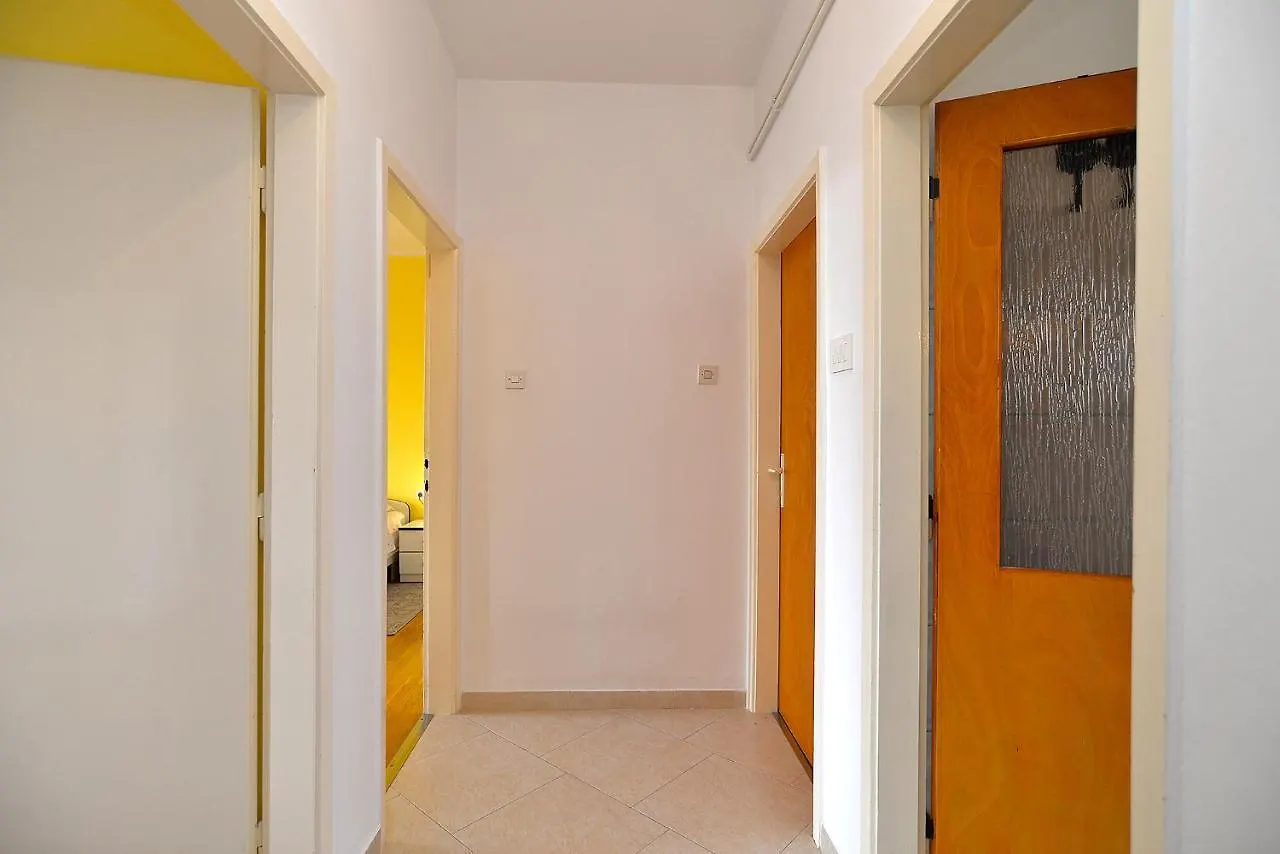 Apartment Snezana 2265 Pula 0*,  Croatia
