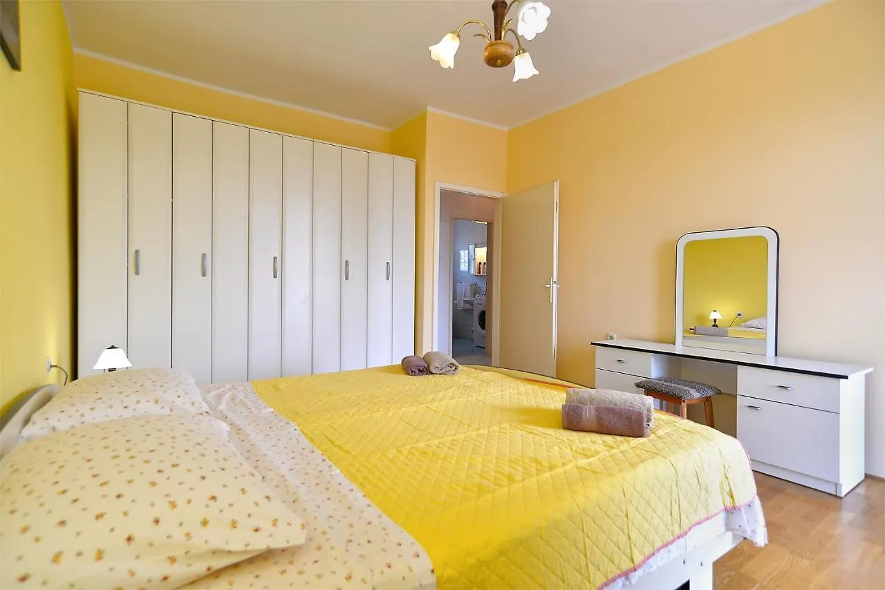 Apartment Snezana 2265 Pula