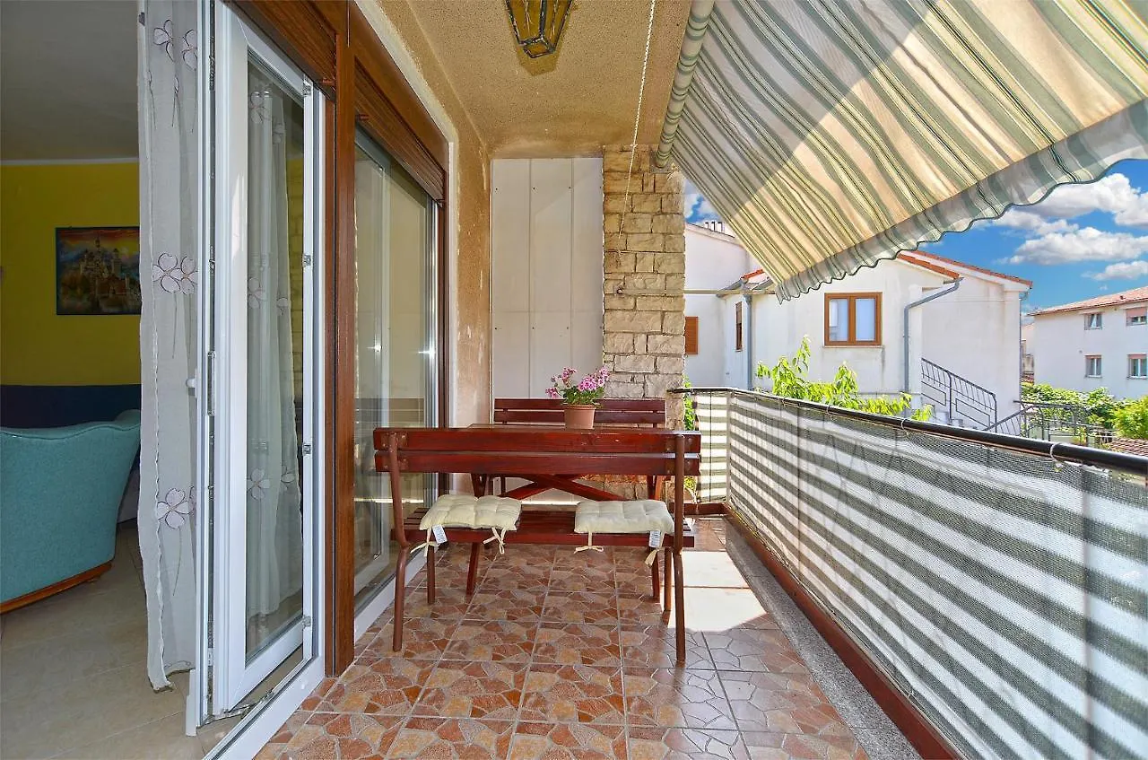 Apartment Snezana 2265 Pula