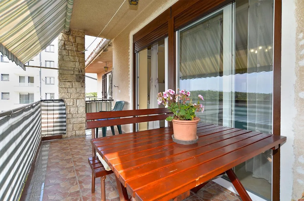 Apartment Snezana 2265 Pula