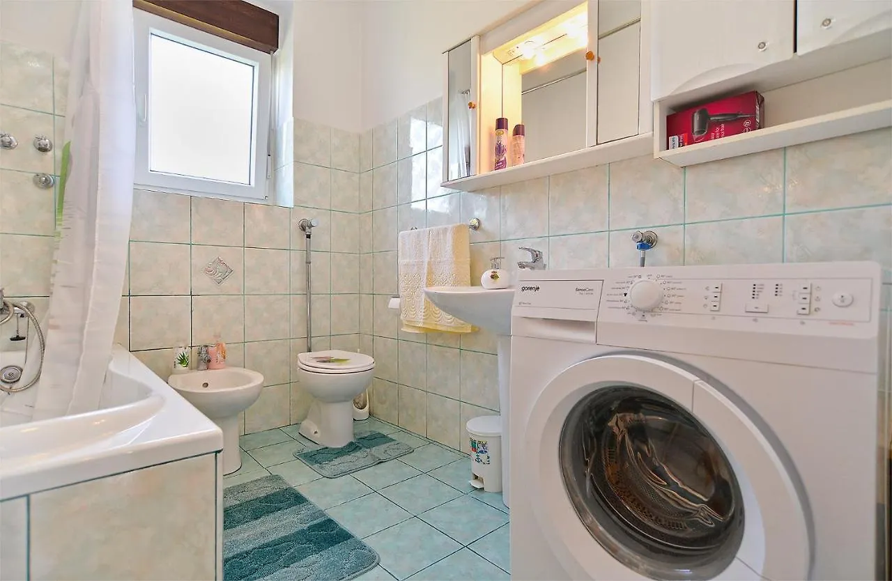 Apartment Snezana 2265 Pula 0*,