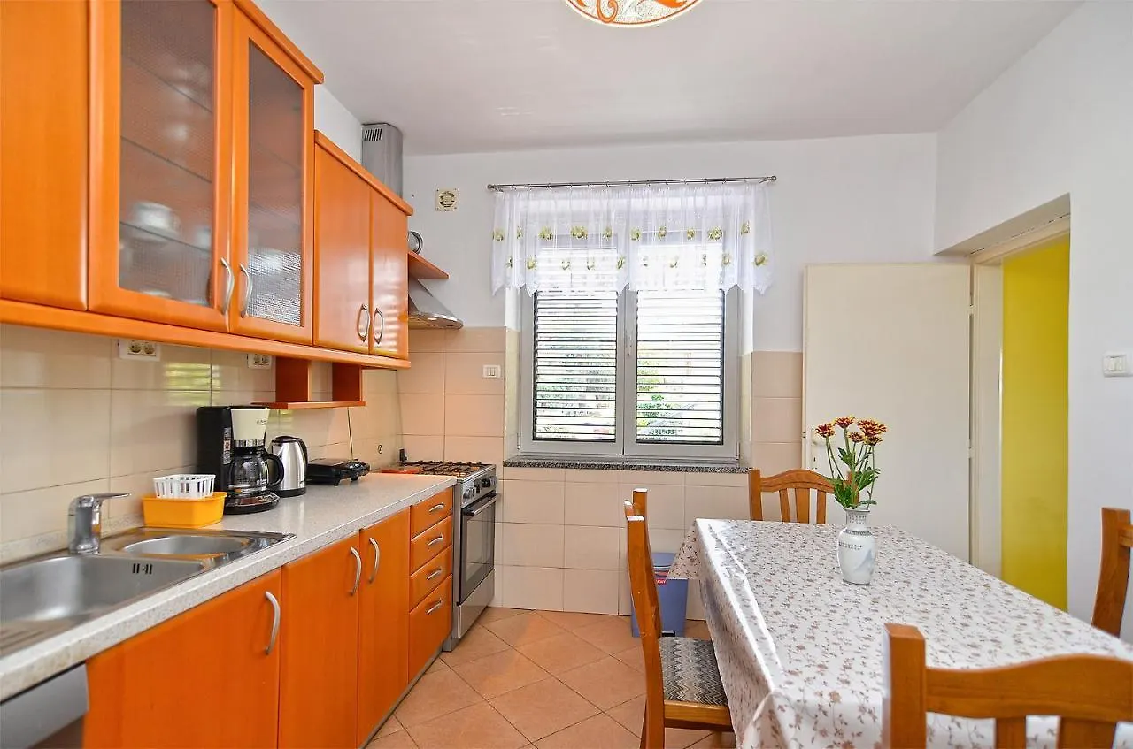 Apartment Snezana 2265 Pula