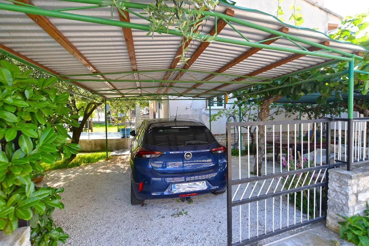 Apartment Snezana 2265 Pula