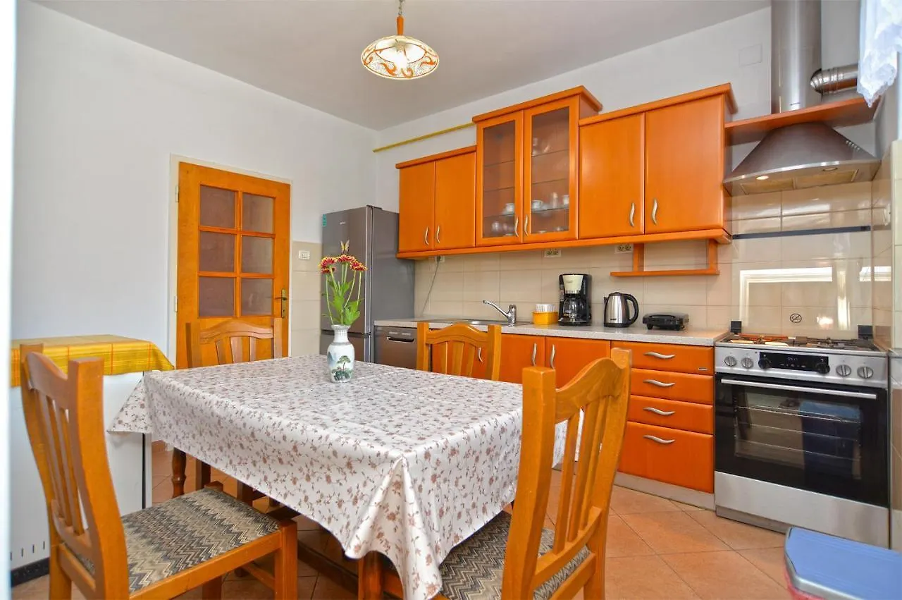 Apartment Snezana 2265 Pula Croatia