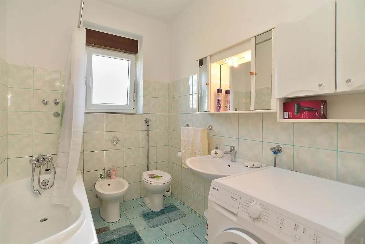 Apartment Snezana 2265 0*, Pula Croatia