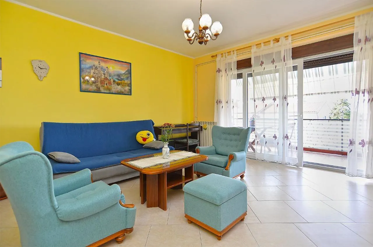 Apartment Snezana 2265 0*, Pula